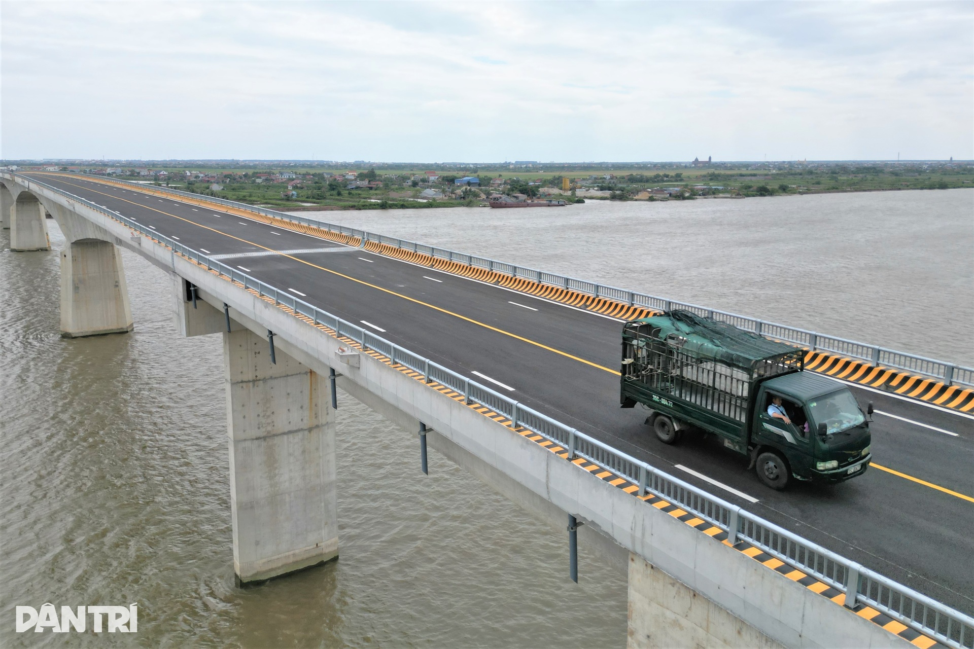 Ngắm cầu gần 700 tỷ đồng vượt sông Đáy, thi công công nghệ hiện đại nhất - 7 Ngắm cầu gần 700 tỷ đồng vượt sông Đáy, thi công công nghệ hiện đại nhất - 7