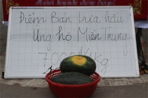 "Dưa hấu nghĩa tình" từ miền Trung ra Hà Nội