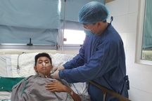 Người mẹ nghèo tuyệt vọng đổ gục khẩn cầu các nhà hảo tâm cứu con trai