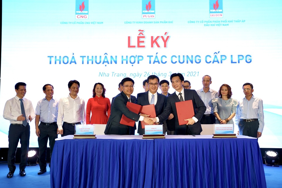 Ký kết Thỏa thuận hợp tác cung cấp LPG và Hợp đồng khung cung cấp LNG giữa các đơn vị của PV GAS - 2 Ký kết Thỏa thuận hợp tác cung cấp LPG và Hợp đồng khung cung cấp LNG giữa các đơn vị của PV GAS - 2