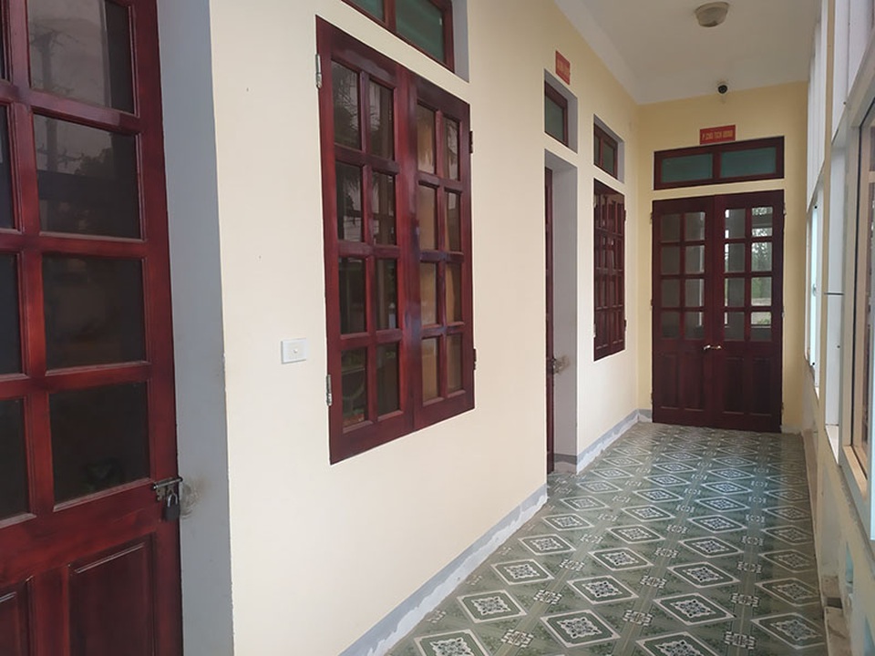 Trụ sở xã vắng tanh trong giờ hành chính, dân mỏi chân chờ cán bộ - 2 Trụ sở xã vắng tanh trong giờ hành chính, dân mỏi chân chờ cán bộ - 2