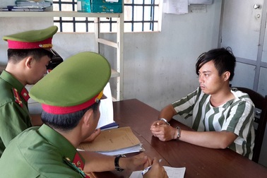 Con nghiện thuê xe ôm đến chỗ vắng rồi dùng dao cướp tài sản