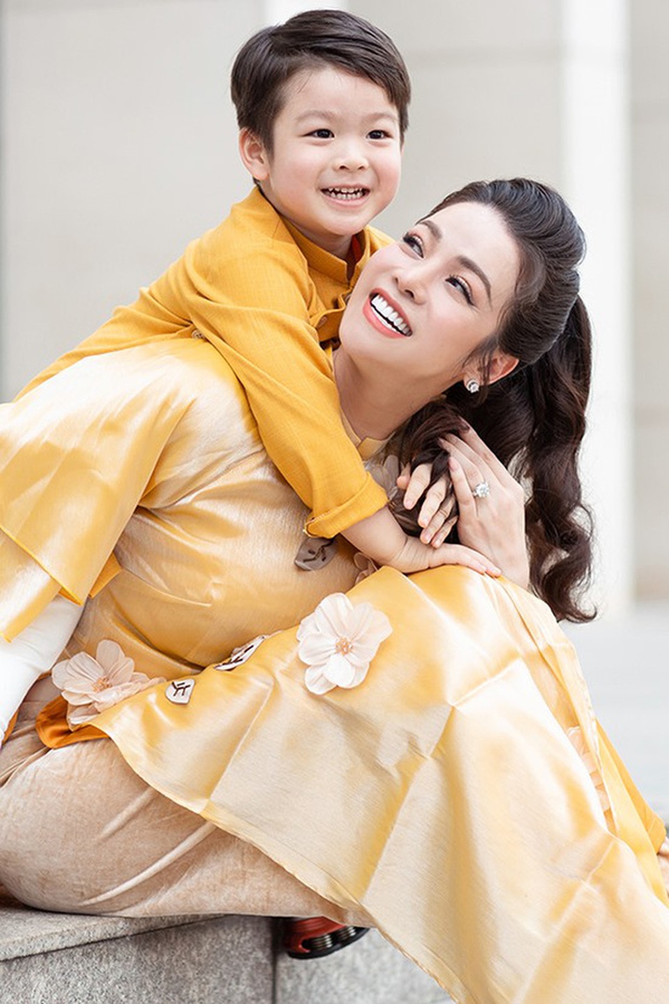 Xúc động clip Nhật Kim Anh đoàn tụ con trai sau 2 năm giành quyền nuôi con - 1 Xúc động clip Nhật Kim Anh đoàn tụ con trai sau 2 năm giành quyền nuôi con - 1
