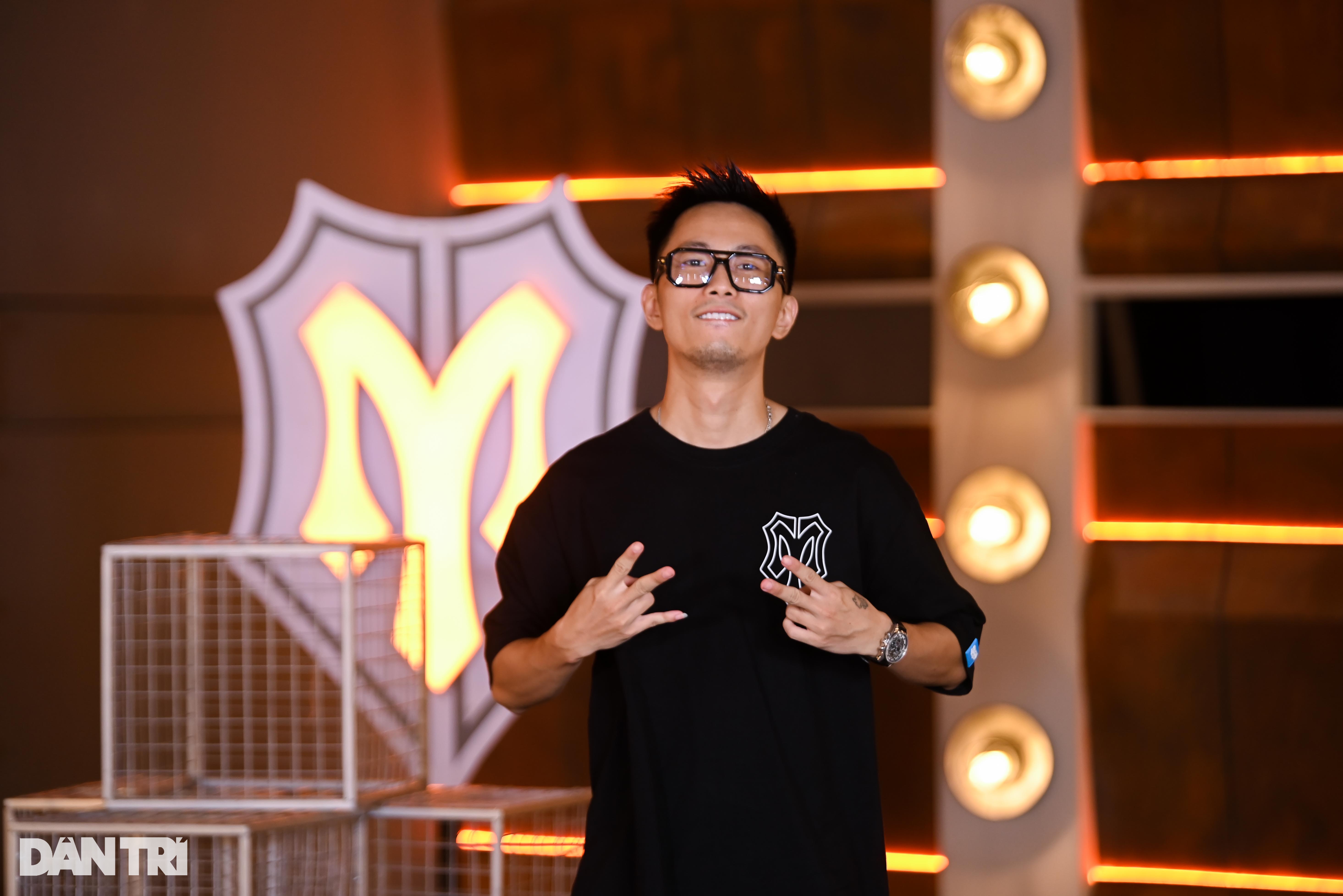 Rapper Rhymastic: Vợ ghen khi tôi khoác tay fan nữ - 9