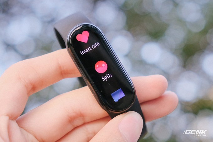 Trên tay Mi Band 6: Nâng cấp lên màn hình tràn viền, có đo SpO2, đã hỗ trợ tiếng Việt, giá 800,000 đồng - Ảnh 10. Trên tay Mi Band 6: Nâng cấp lên màn hình tràn viền, có đo SpO2, đã hỗ trợ tiếng Việt, giá 800,000 đồng - Ảnh 10.