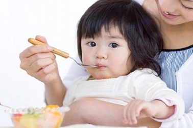 Có nên bổ sung kẽm và sắt cùng lúc cho trẻ?