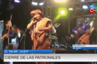 Đang biểu diễn, nghệ sĩ bị thiết bị sân khấu rơi... trúng đầu