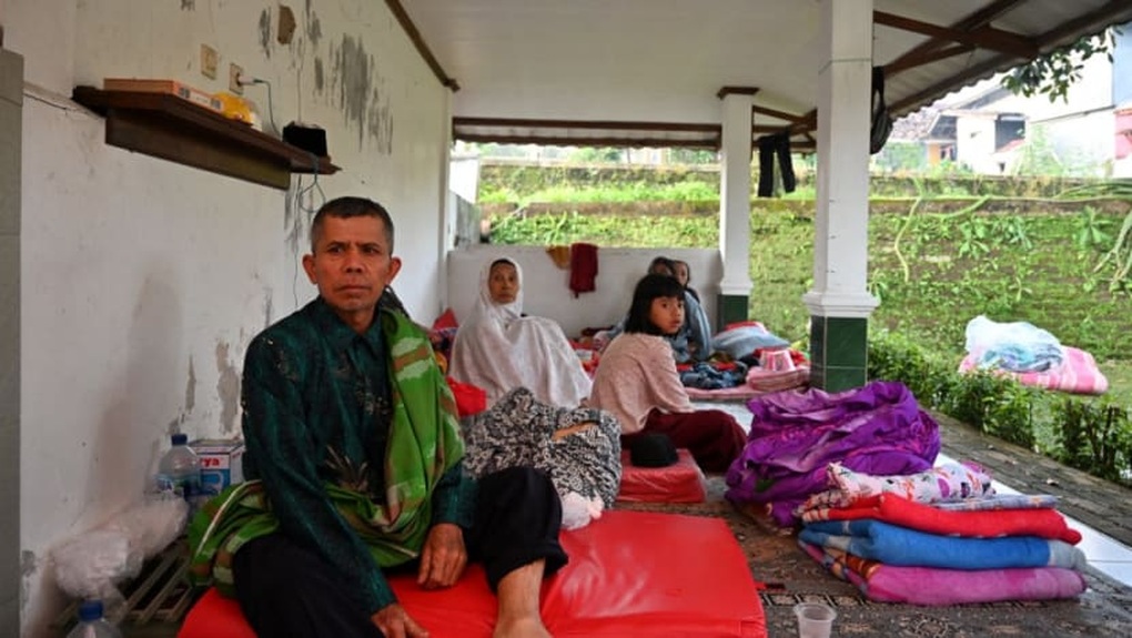 Indonesia chạy đua tìm người sống sót sau động đất kinh hoàng - 6 Indonesia chạy đua tìm người sống sót sau động đất kinh hoàng - 6