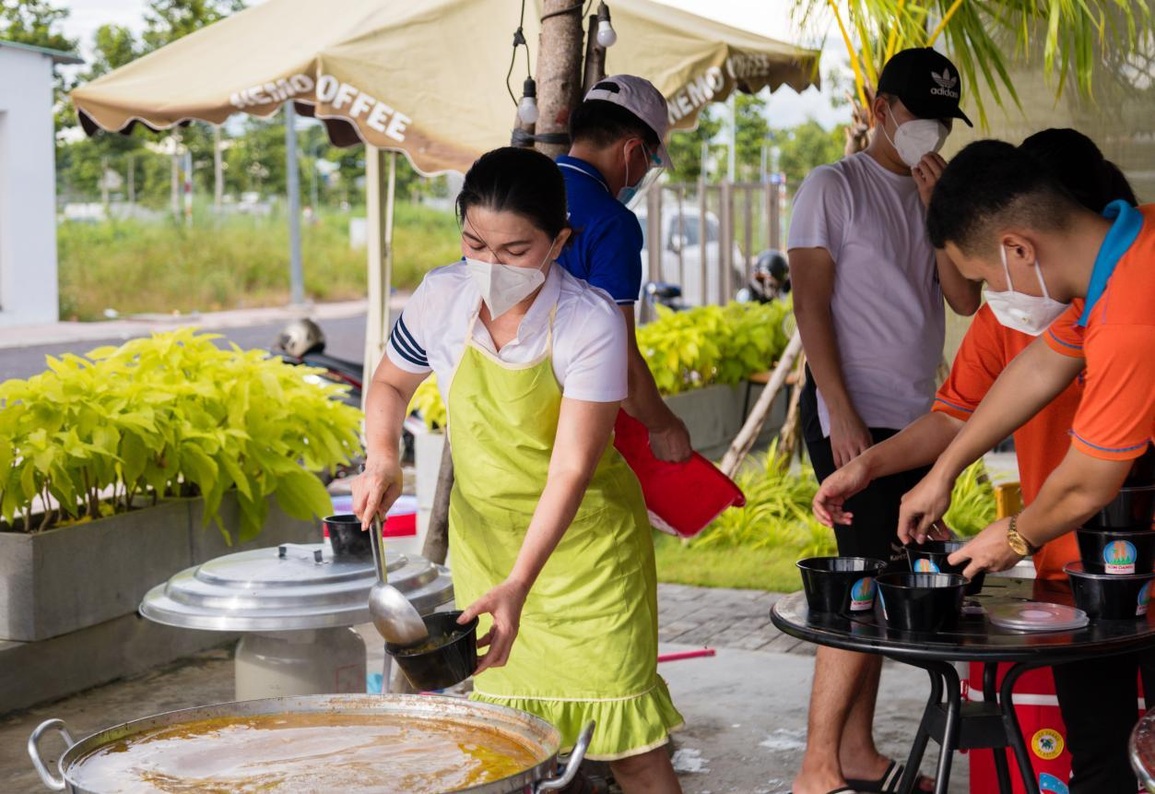 Doanh nhân Đặng Thị Kim Oanh được vinh danh Nhân vật truyền cảm hứng 2021 - 3 Doanh nhân Đặng Thị Kim Oanh được vinh danh Nhân vật truyền cảm hứng 2021 - 3