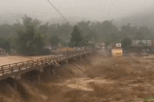 Nước lũ cuồn cuộn đổ về Yên Bái, 3 người chết, 9 người mất tích