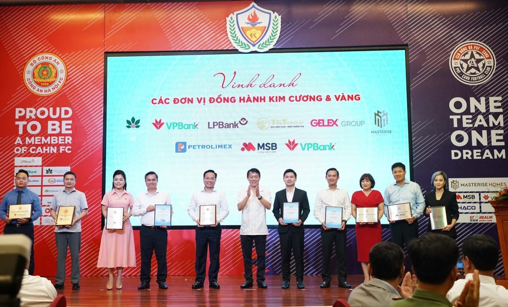 VPBank hợp tác bóng đá Công an Hà Nội và PVF kiến tạo tài năng trẻ - 1 VPBank hợp tác bóng đá Công an Hà Nội và PVF kiến tạo tài năng trẻ - 1