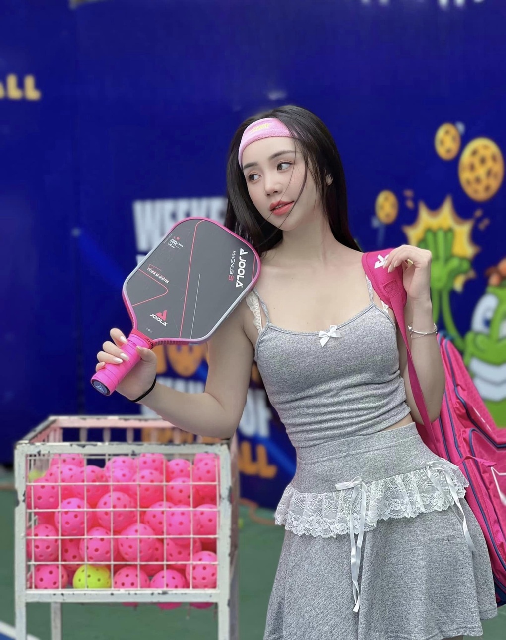 Diễn viên phim giờ vàng VTV mặc... đồ bộ chơi pickleball gây tranh cãi - 1