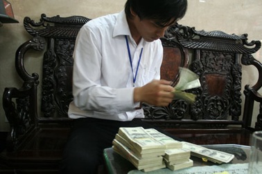 Giá USD bất ngờ tăng mạnh