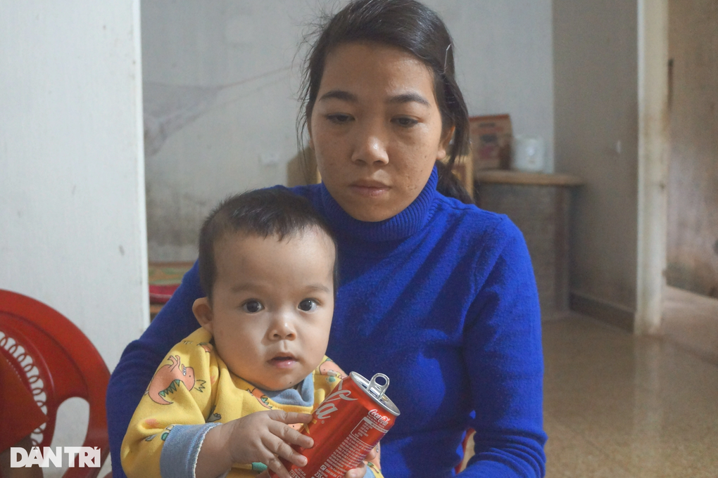 Bé trai 2 tuổi mang 2 căn bệnh hiểm, cha mẹ nghèo đau đớn, bất lực - 3 Bé trai 2 tuổi mang 2 căn bệnh hiểm, cha mẹ nghèo đau đớn, bất lực - 3