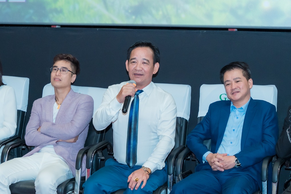 Khán giả khóc vì NSƯT Quang Tèo trong Chạm vào hạnh phúc 2 - 1 Khán giả khóc vì NSƯT Quang Tèo trong Chạm vào hạnh phúc 2 - 1