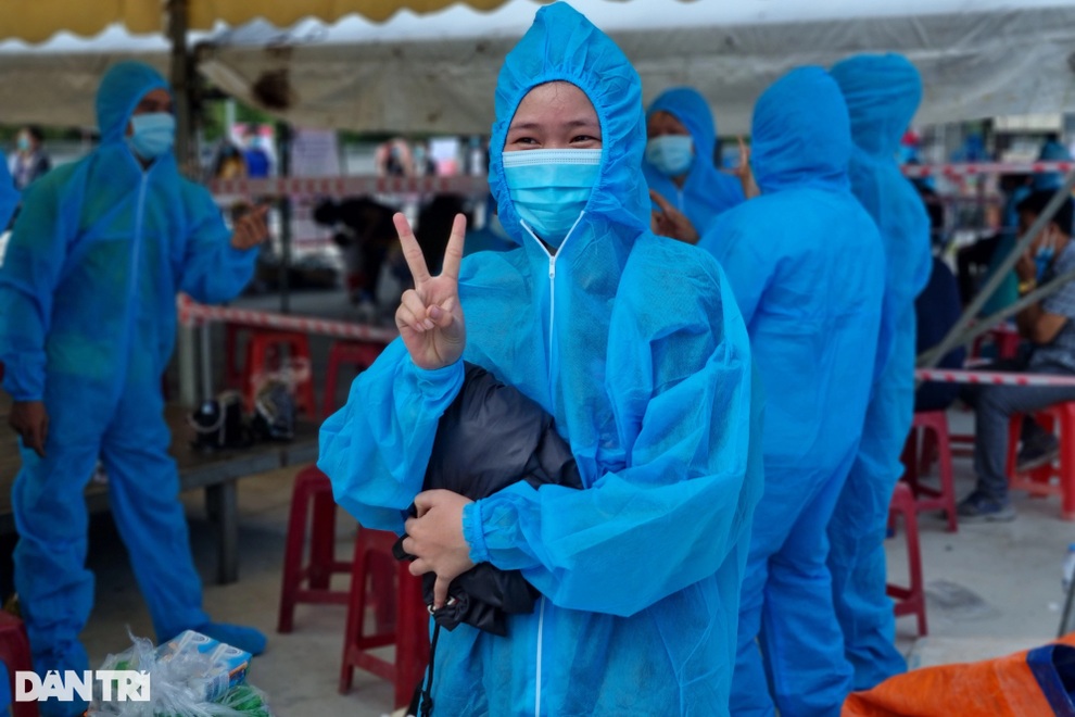 Người dân đi xe máy hồi hương qua Đà Nẵng được chở về Hà Nội - 5 Người dân đi xe máy hồi hương qua Đà Nẵng được chở về Hà Nội - 5