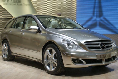 Mercedes-Benz triệu hồi gần 1 triệu xe cũ trên toàn cầu