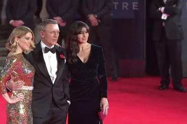 Daniel Craig đi quảng bá phim