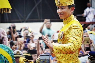 Cuộc sống giàu sang "vạn người mơ" của Hoàng tử điển trai 9X