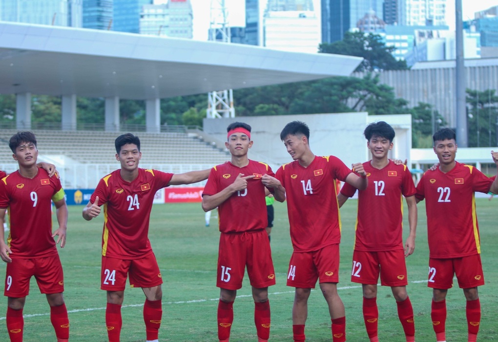 Cầu thủ U19 Việt Nam khâu 5 mũi sau trận thắng Philippines - 1 Cầu thủ U19 Việt Nam khâu 5 mũi sau trận thắng Philippines - 1