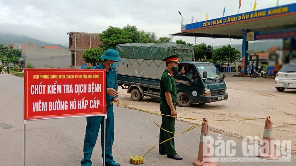 Nhiều thôn ở Bắc Giang bị phong tỏa vì có 2 người nghi mắc Covid-19 - 1 Nhiều thôn ở Bắc Giang bị phong tỏa vì có 2 người nghi mắc Covid-19 - 1