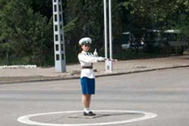 Lạ thường...nữ cảnh sát giao thông ở Bình Nhưỡng 