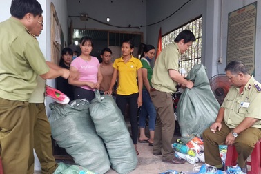 Bắt quả tang cơ sở nghi sản xuất giày thể thao Nike, Adidas giả