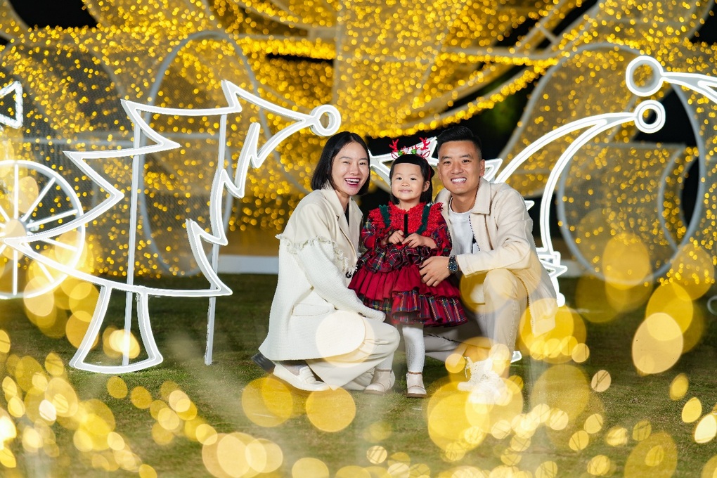 Ngôi làng cổ tích tại Ecopark thu hút nhiều du khách trong mùa Noel - 5 Ngôi làng cổ tích tại Ecopark thu hút nhiều du khách trong mùa Noel - 5