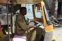 Dân nghèo Pakistan khốn khổ khi hàng chục triệu USD "từ trên trời rơi xuống"