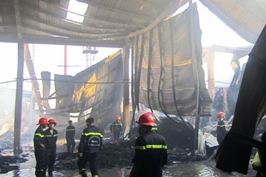 Cháy lớn tại xưởng sản xuất bao bì