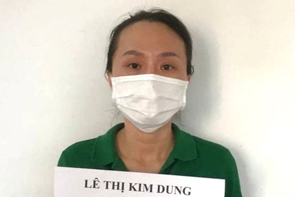 TPHCM: Khởi tố người phụ nữ tổ chức tiêm vắc xin dịch vụ thu lợi 60 triệu - 1 TPHCM: Khởi tố người phụ nữ tổ chức tiêm vắc xin dịch vụ thu lợi 60 triệu - 1