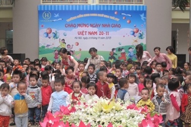 Ngày 20/11, có nên tặng quà thầy cô giáo?