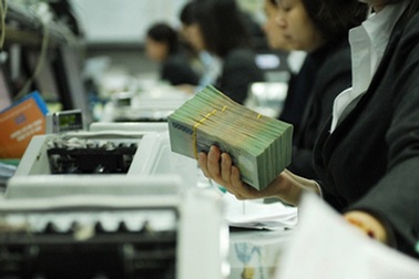 Dồn dập hạ lãi suất cho vay, lợi nhuận ngân hàng có giảm?