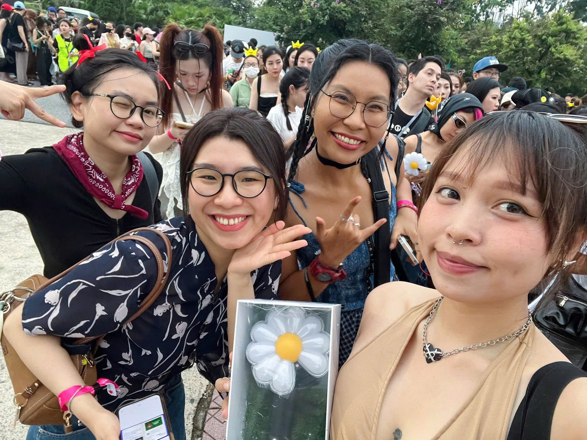 Fan G-Dragon đặt vé máy bay trước 5 tháng chờ concert tại Hà Nội - 6