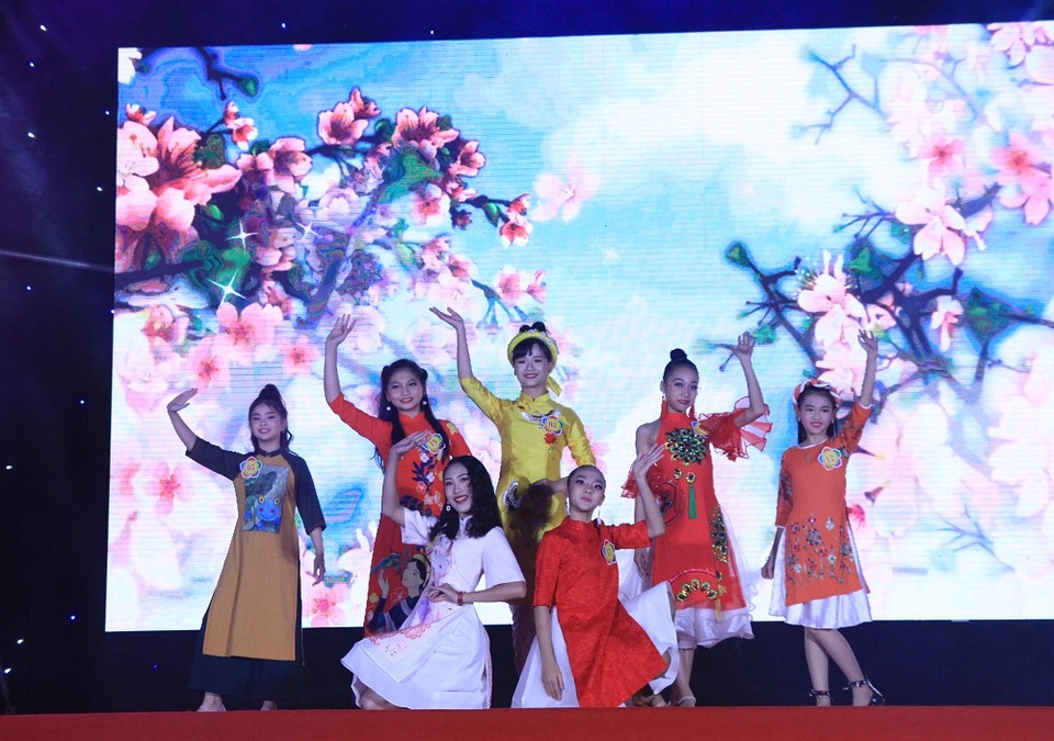 Hai nữ sinh giành giải Nhất hội thi “Tài năng thiếu nhi Thủ đô” - 2 Hai nữ sinh giành giải Nhất hội thi “Tài năng thiếu nhi Thủ đô” - 2