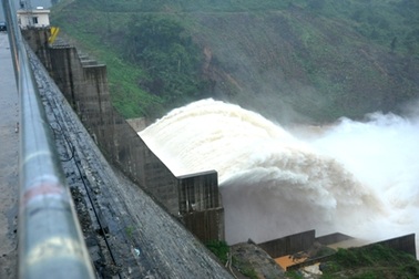 Bộ Công thương “bác” kiến nghị về bồi thường do thủy điện xả lũ