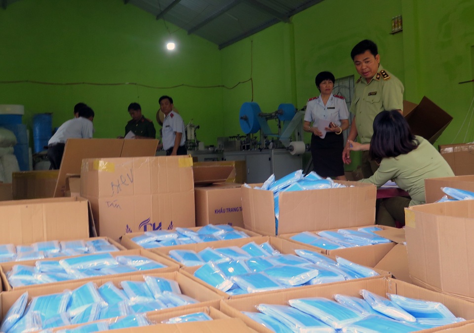 Thu giữ gần 80.000 khẩu trang y tế chưa được phép lưu hành - 1 Thu giữ gần 80.000 khẩu trang y tế chưa được phép lưu hành - 1