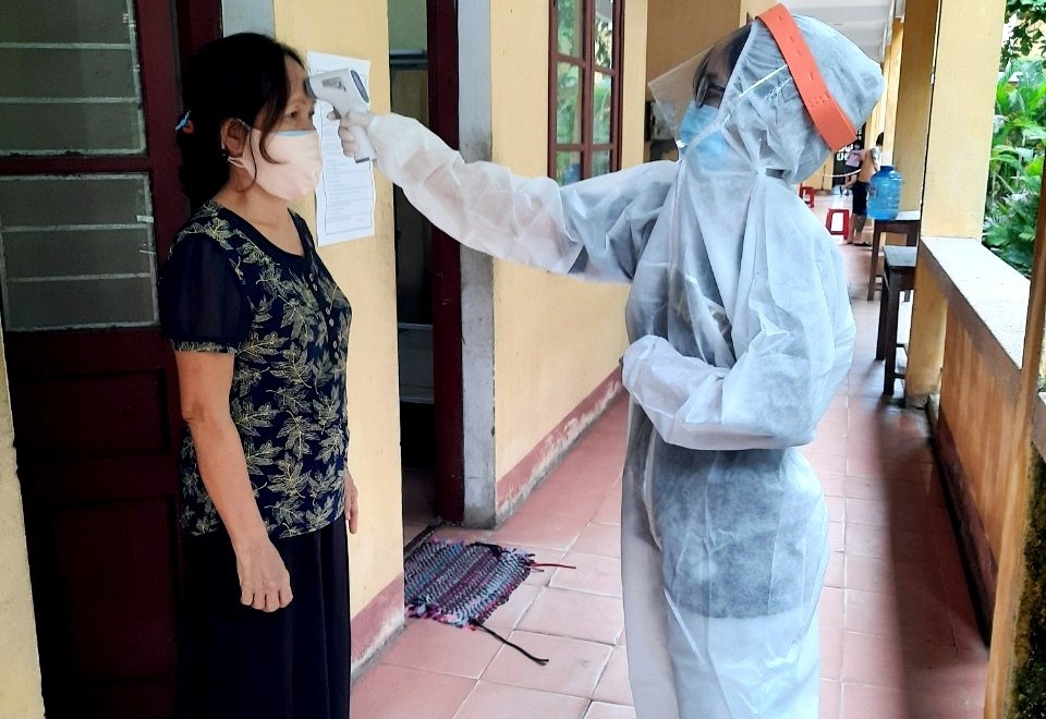 Bác sĩ bà nội trên tiền tuyến chống dịch Covid-19 - 4 Bác sĩ bà nội trên tiền tuyến chống dịch Covid-19 - 4