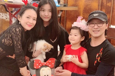 Vợ chồng Chương Tử Di hạnh phúc đón sinh nhật con gái