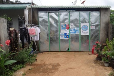 Bạn trai ở lại qua đêm, 2 người bị đâm chết, một người trọng thương