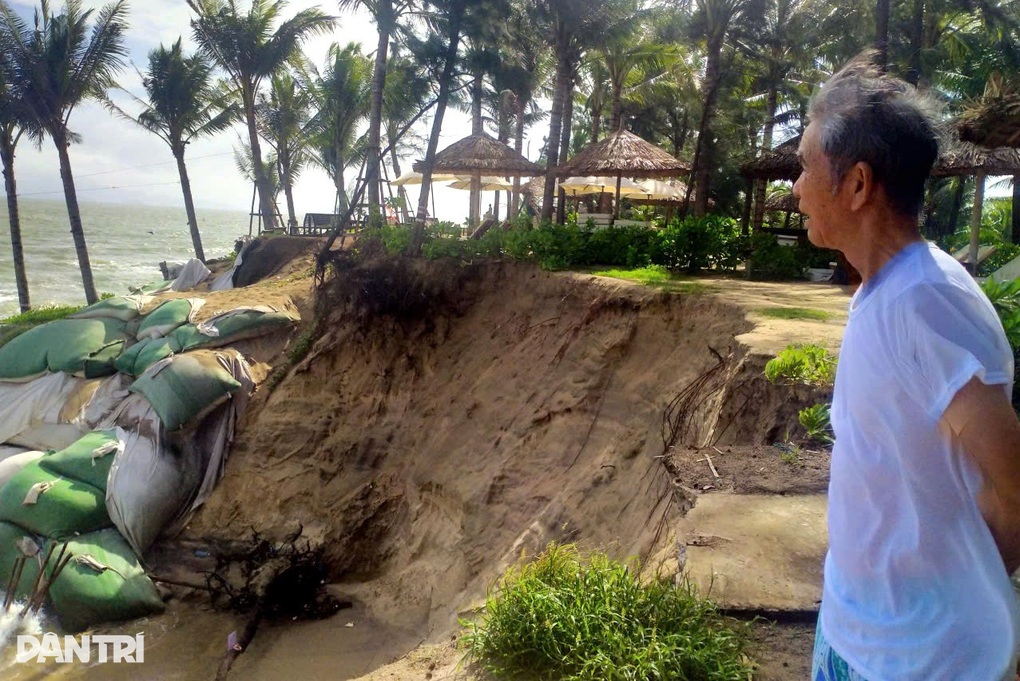 Hơn 200m bờ biển bị sóng đánh tan hoang, đe dọa khu dân cư - 2
