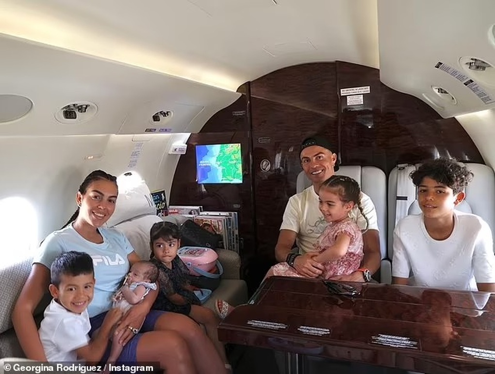 Thấy gì từ việc Ronaldo đau khổ, uất ức vì con ốm mà không được cảm thông? - 3 Thấy gì từ việc Ronaldo đau khổ, uất ức vì con ốm mà không được cảm thông? - 3