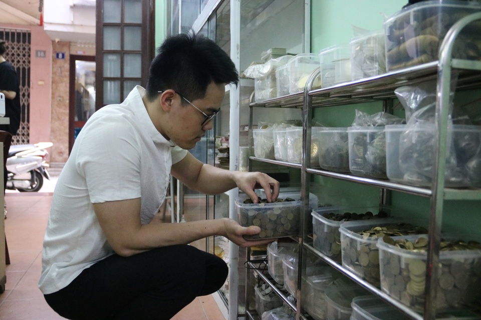 Kỷ lục gia 9x sở hữu bộ sưu tập tiền đồ sộ nhất Việt Nam - 4 Kỷ lục gia 9x sở hữu bộ sưu tập tiền đồ sộ nhất Việt Nam - 4