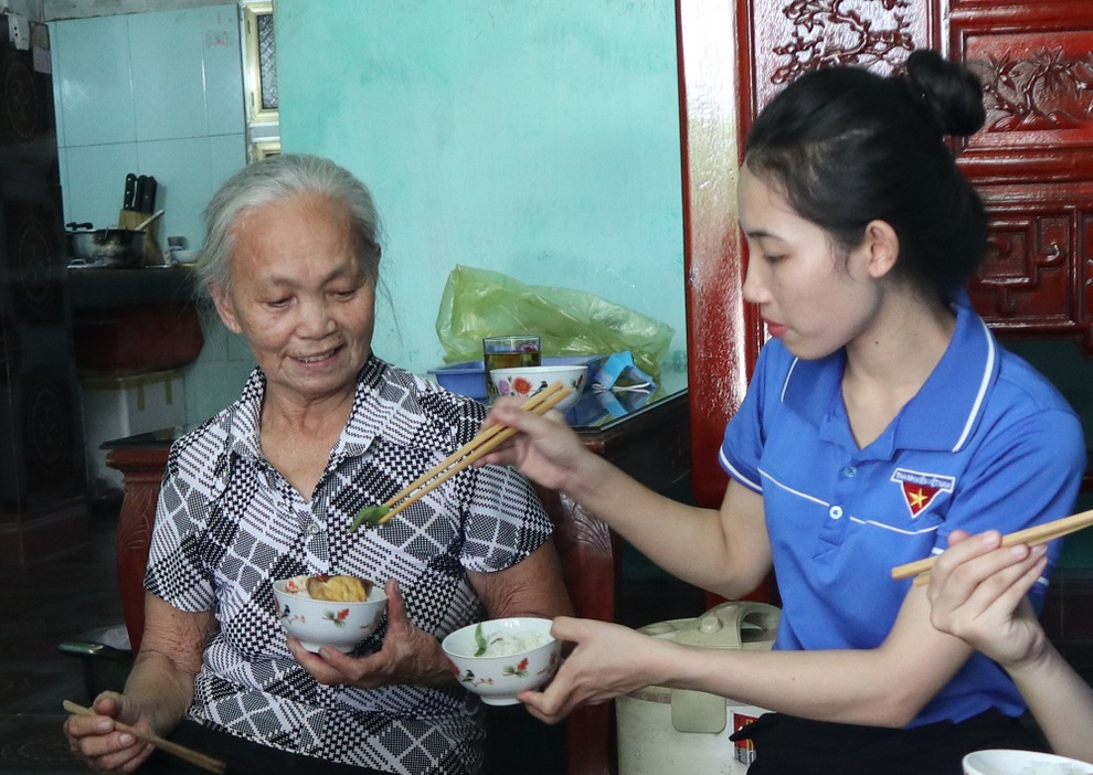 Tháng Bảy, xúc động những bữa cơm tri ân thân nhân liệt sĩ - 4 Tháng Bảy, xúc động những bữa cơm tri ân thân nhân liệt sĩ - 4