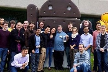 Đồng sáng lập Apple được tặng smartphone “bom tấn” của Google