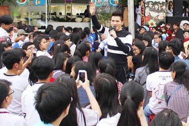 Khởi My, Quốc Thiên khuấy động Ngày hội thông tin SIU