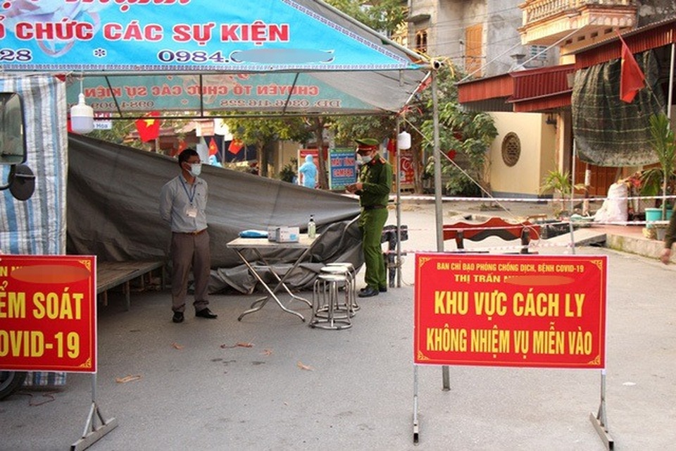Hai đối tượng nghiện cố tình vượt chốt vào khu phong tỏa - 1 Hai đối tượng nghiện cố tình vượt chốt vào khu phong tỏa - 1