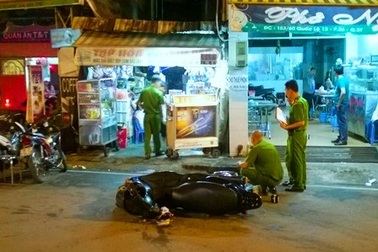 Va chạm giao thông, dùng dao đâm chết 2 thanh niên trong đêm?