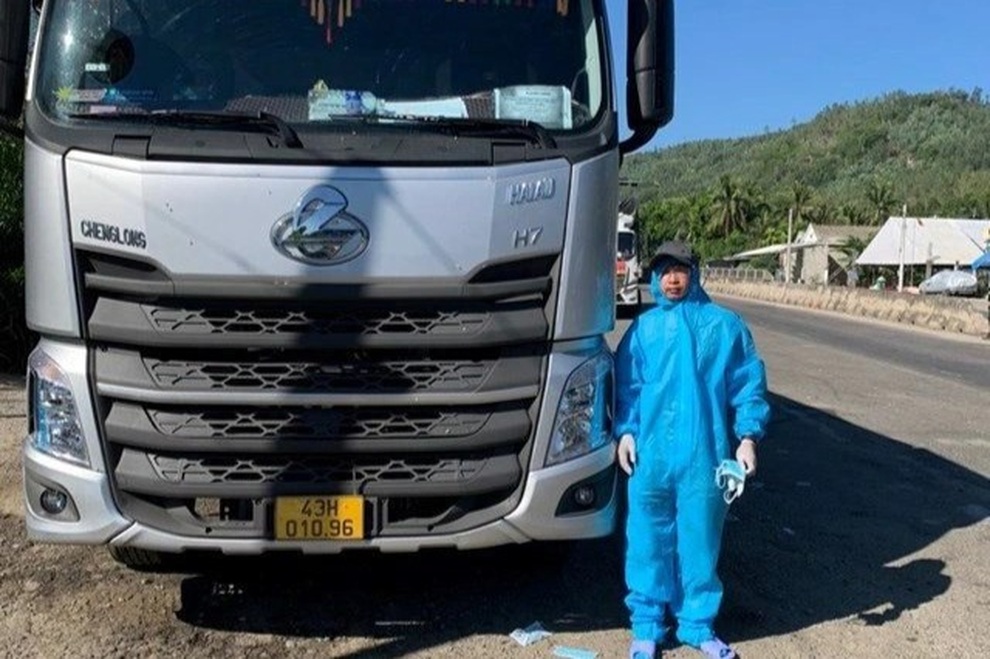 Bốn tiếng, phát hiện 2 xe tải luồng xanh lén chở người về từ vùng dịch - 2 Bốn tiếng, phát hiện 2 xe tải luồng xanh lén chở người về từ vùng dịch - 2