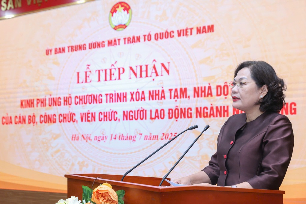 Tiếp nhận 82 tỷ đồng để xóa nhà tạm, nhà dột nát trên cả nước - 2 Tiếp nhận 82 tỷ đồng để xóa nhà tạm, nhà dột nát trên cả nước - 2